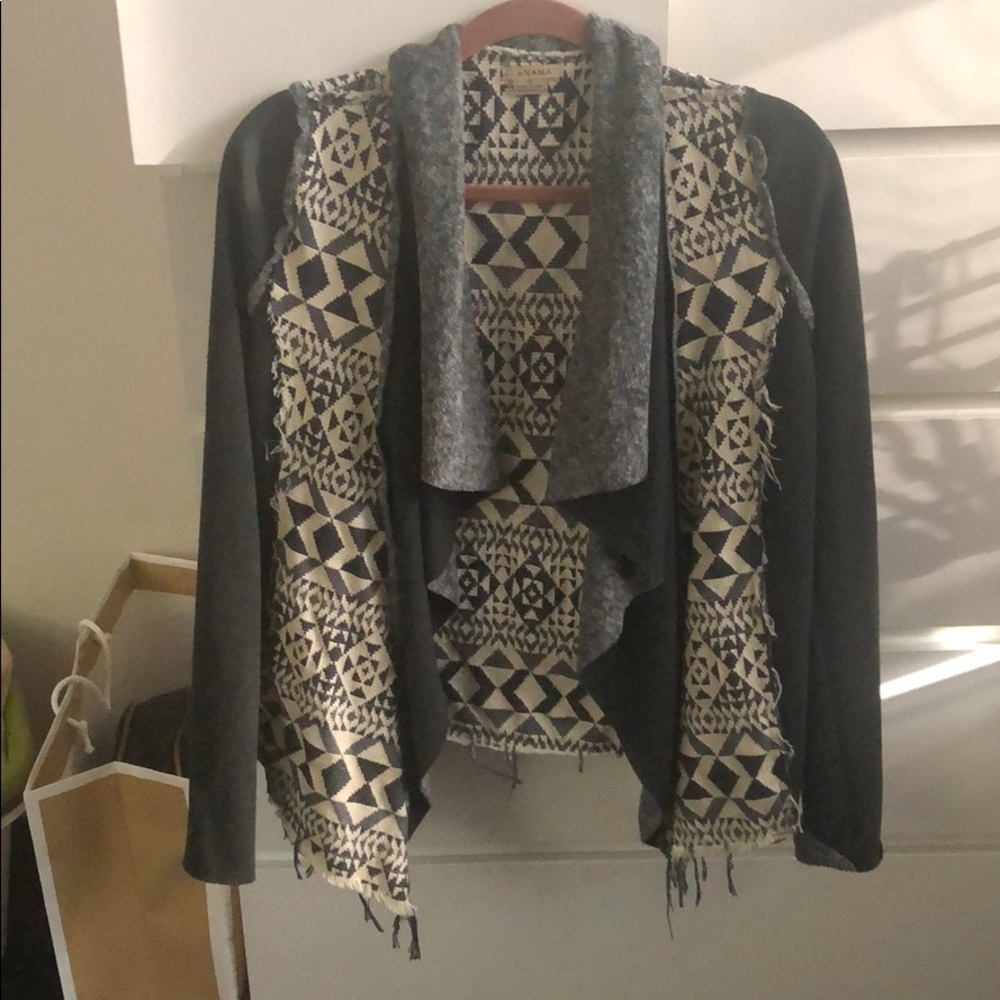 Fuzzy gray Aztecs print cardigan